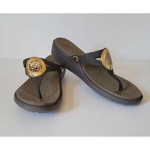 Crocs Sanrah Brown wedge flip flops sandals slides gold medallion Size 11
